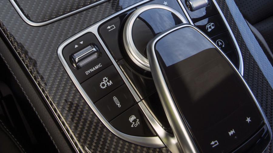 Детали интерьера Mercedes-AMG GLC63 S 4Matic+ Coupe (C253) 2017 года  (WW) (фото 50 из 63)